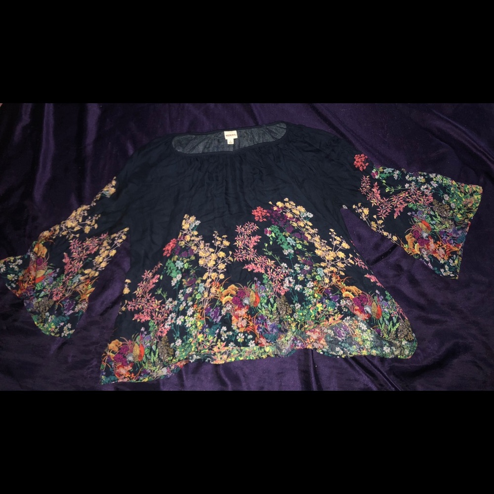 Navy blue colored light in weight flow shirt